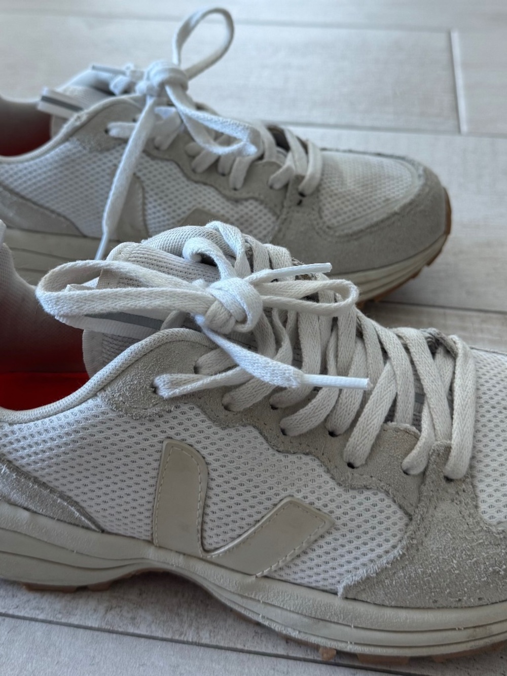 Cream Veja Sneaker - Picture 2 of 7